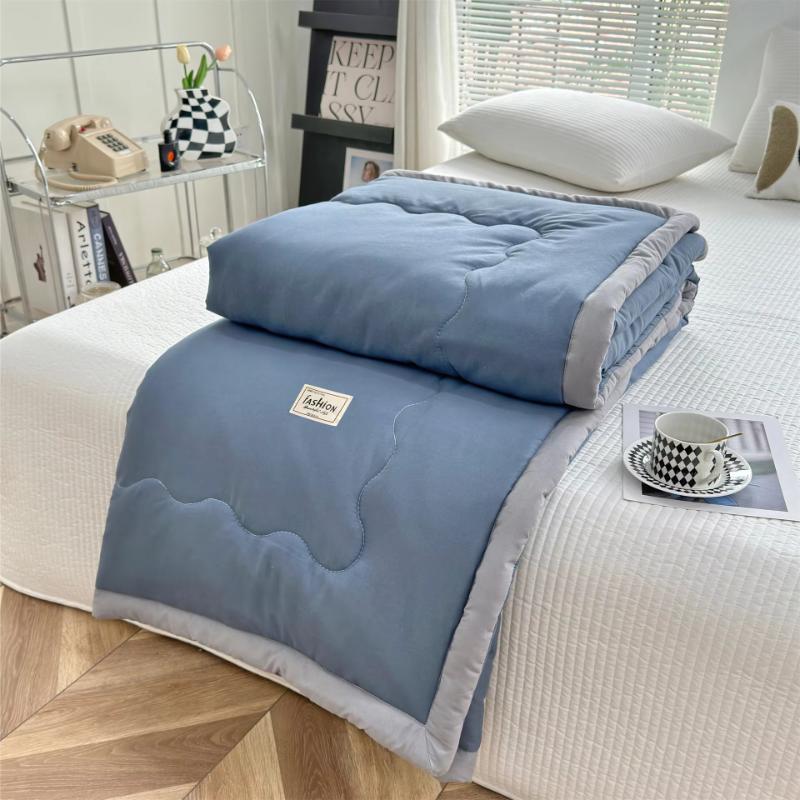 Summer Comforter: Lightweight, Machine - Washable AC Quilt, Suitable for Families, Travelers & Any Bedroom Setup