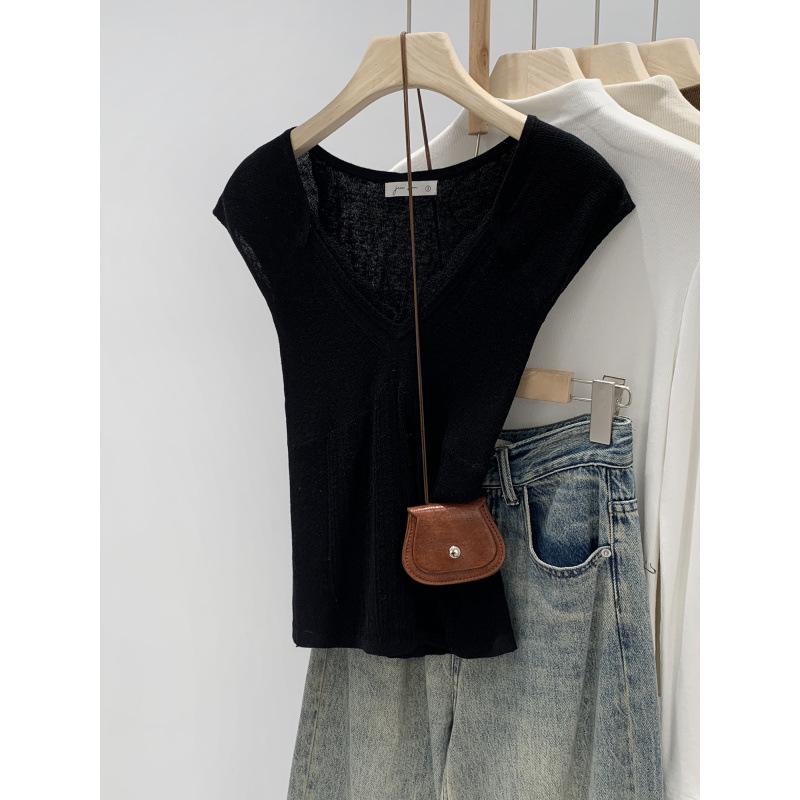 Korean Style Lace Trim V-Neck Sleeveless Slim-Fit Tank Top 2026