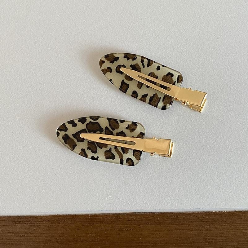 Korean version of retro fashionable leopard print seamless oval hairpin personalized versatile makeup edge clip hair accessories