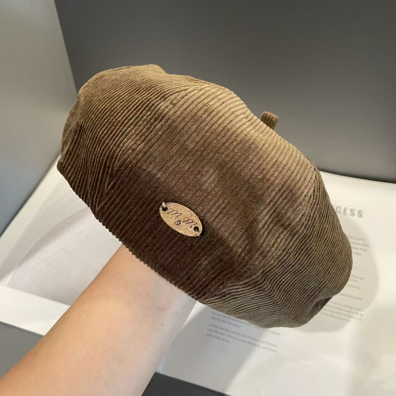 

Японская маленькая этикетка Вельветовая модная шляпа-тыква для женщин на осень и зиму Универсальная теплая шляпа художника Элегантный трендовый берет M（56-58cm）