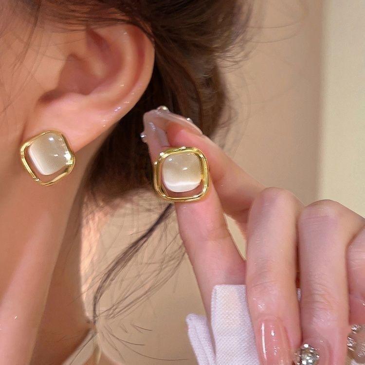 

High-end opal stud earrings for women s winter new unique earrings, light luxury temperament, exquisite niche earrings