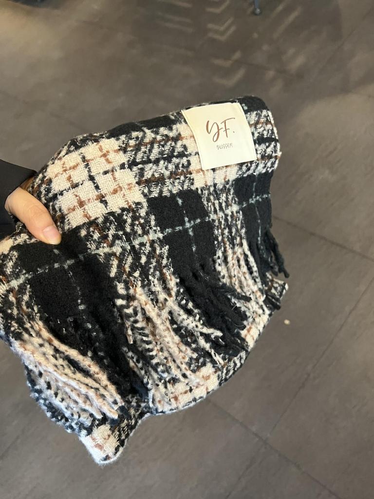 Cozy Retro-Style Unisex Cashmere Imitation Scarf – Warm Korean-Inspired Shawl for Autumn and Winter