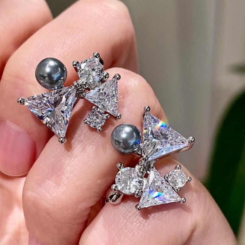 Elegant High-End Fairy Grey Pearl & Zircon Ear Cuff - No Piercing Needed