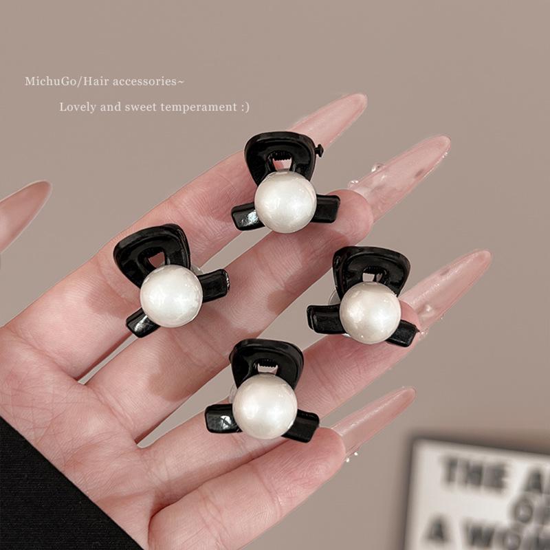 

2025 Elegant Pearl Hair Clip for Women: Small Claw for Side Bangs, Baby Hair, and Princess Hairstyles