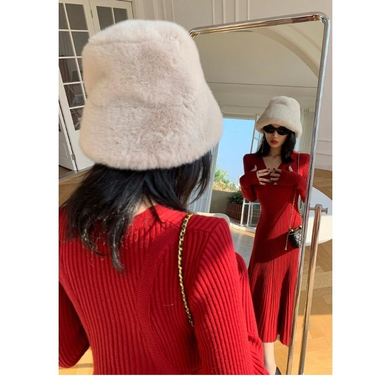Temperament Socialite High-end V-neck Red Knitted Dress, Festive Clothes In Autumn and Winter, High-cold Imperial Sister Style Skirt