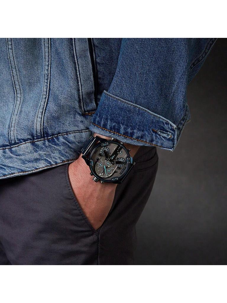 Diesel 57mm Vier-Zeitzonen-Uhr für Herren – Stahlarmband, Sport- und Geschäftsbereit, Tag-zu-Nacht-Statement – DZ7414