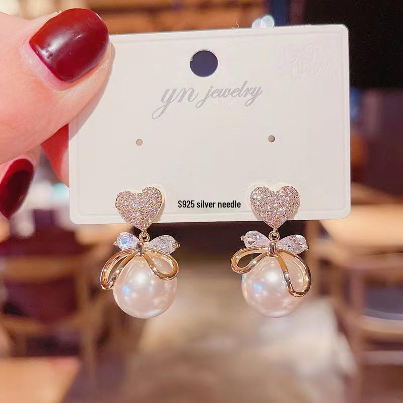 S925 Silver Needle Korean Fashion Heart Pearl Earrings - Elegant, Versatile Jewelry for Women.