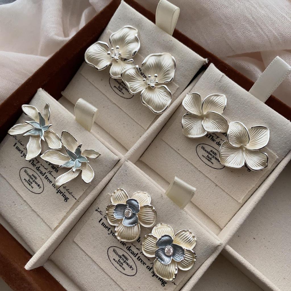 Niche Temperament Retro Flower Earrings High Sense Atmosphere Earrings Spring And Summer Commuting Temperament Earrings