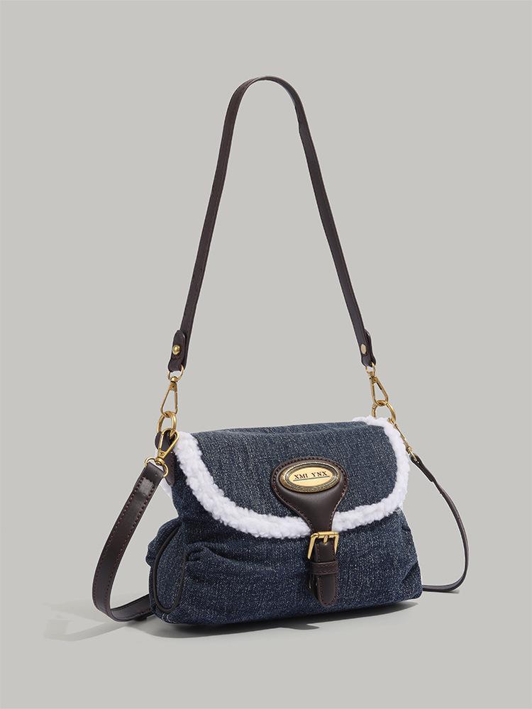 

Western denim American underarm denim bag autumn and winter splicing lamb wool bag women s 2025 new shoulder oblique span bag джинсовый синий