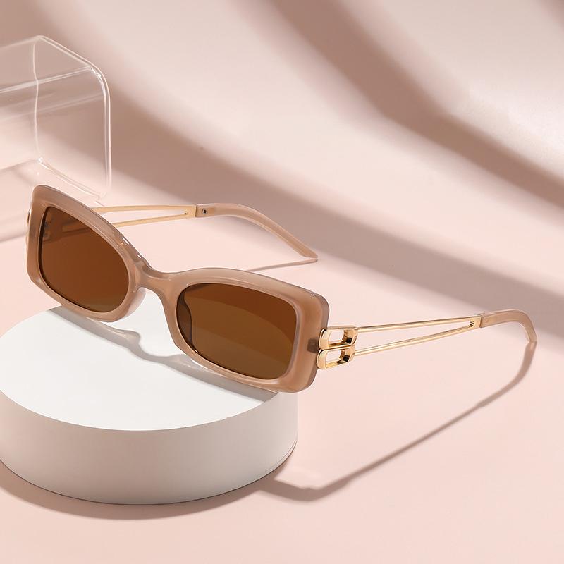 Sunglasses High-end Feeling Square Face Slimming Sun Protection Holiday Seaside Retro Hollow High-end Sunglasses 6110