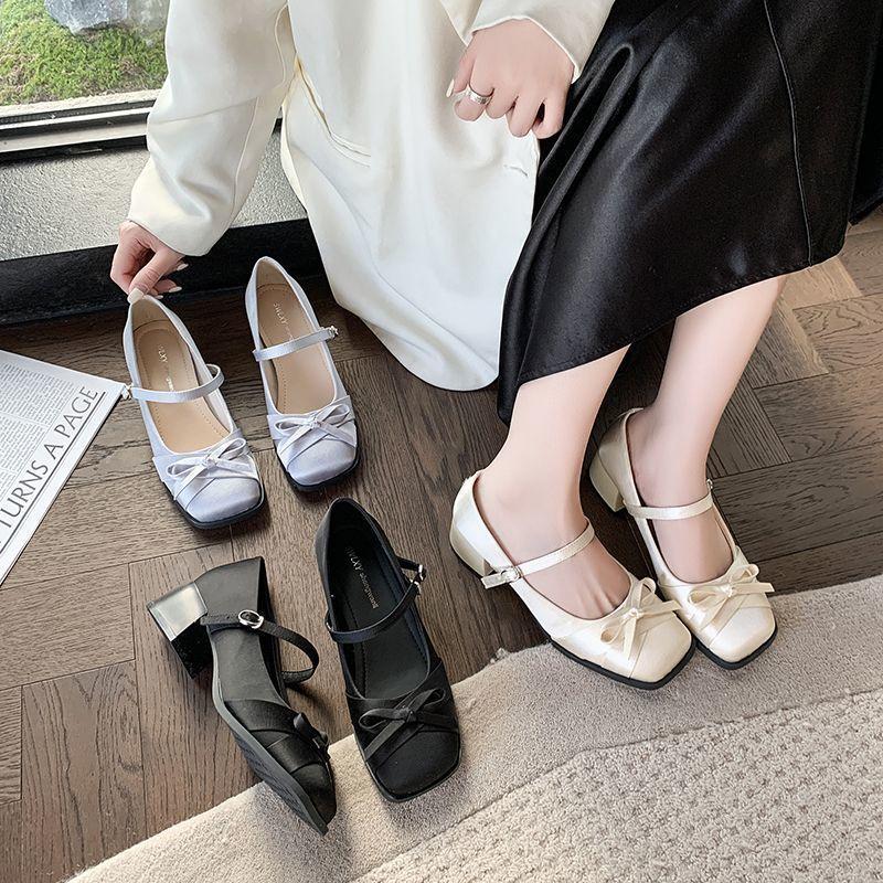 Single shoes 2025 autumn and winter new one-word strap with skirt fashionable and comfortable niche gentle evening breeze light mouth thick heel 