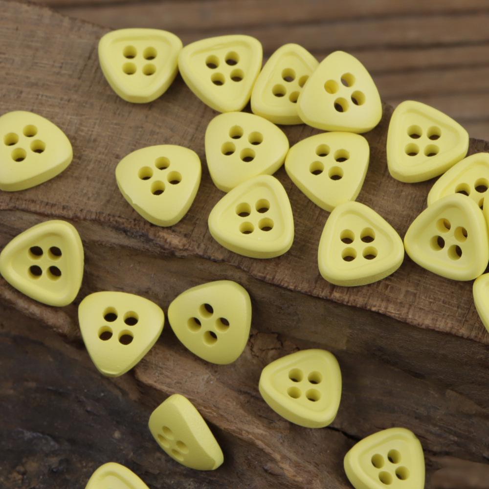 

Пуговицы из смолы лимонно-желтого цвета: Милый розовый треугольник, дизайн с четырьмя глазами для детских рубашек и кардиганов