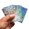 100 Stück 61 x 88/65 x 90 mm Kartenhüllen, Regenbogen-Laser-Kartenhüllen, Pokemon Yu-Gi-Oh-Kartenschutz