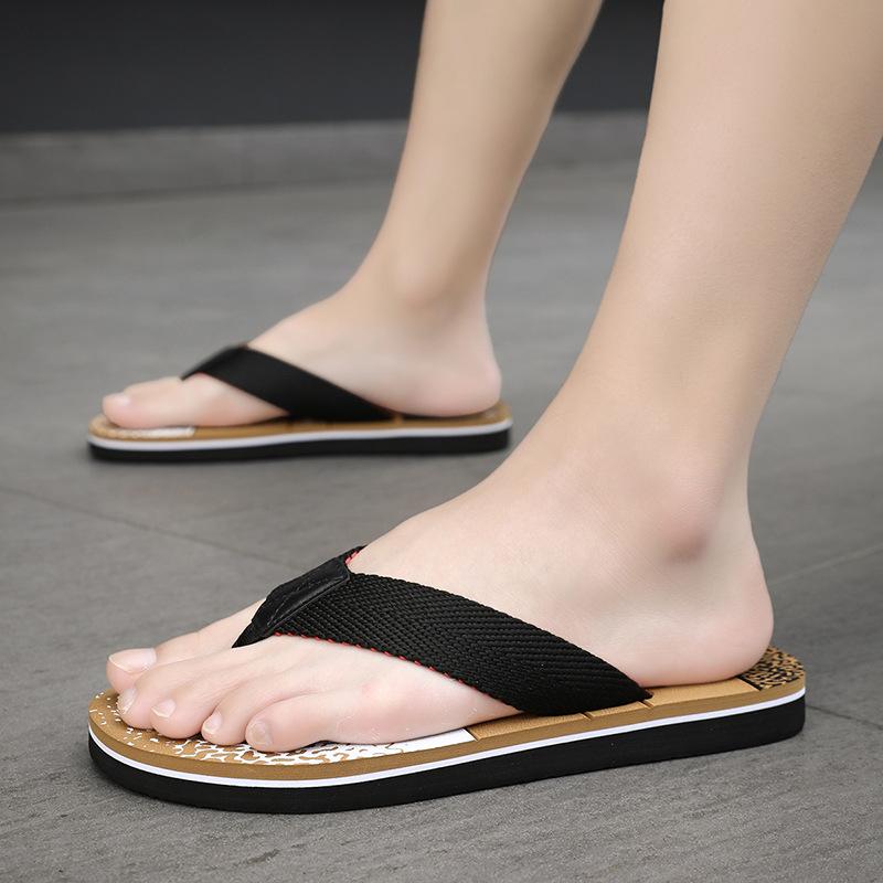 Large size slippers men's summer wear 2025 new beach shoes men's pinch sandals thick-soled non-slip flip-flops