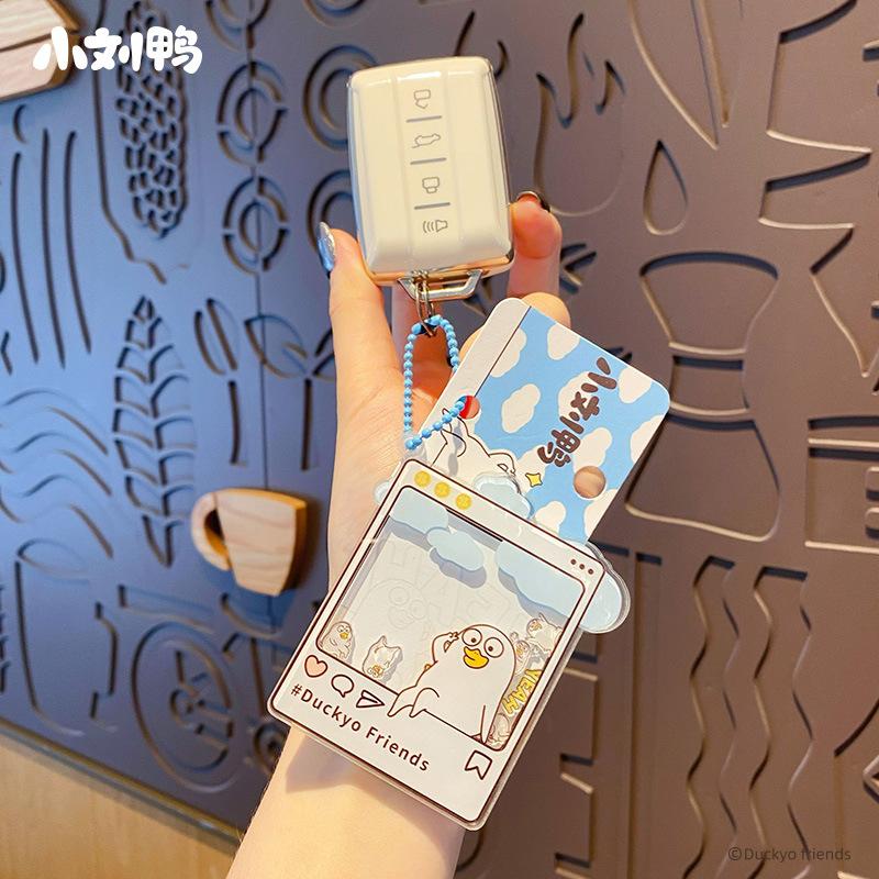 Kleiner Liu Ente Schlüsselanhänger kreativ Acryl Schaukelmusik niedliches Dekompressionsspielzeug Schlüsselring Kette Schultaschenanhänger