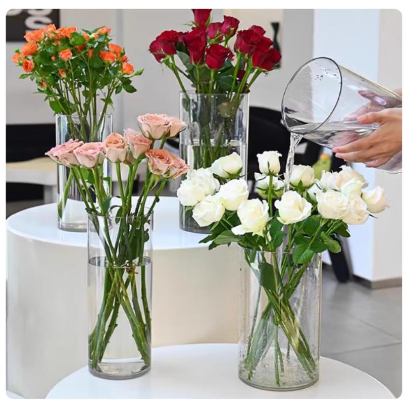 Transparenter zylindrischer Blumenarrangement-Eimer