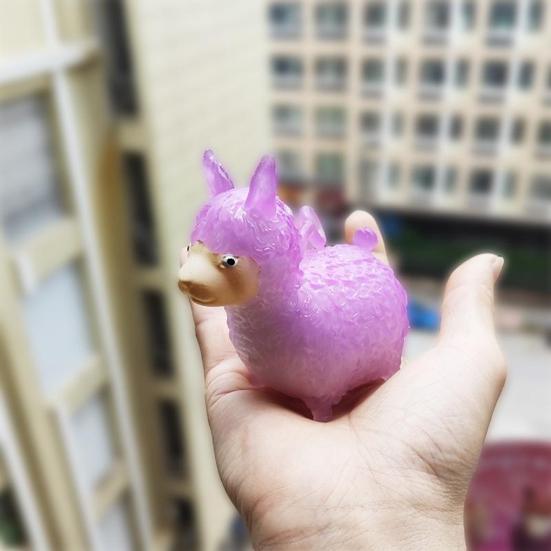 UV Activated Color Changing Alpaca Squeeze Toy Soft Squeezable Stress Relief Toy for Travel Entertainment Gift