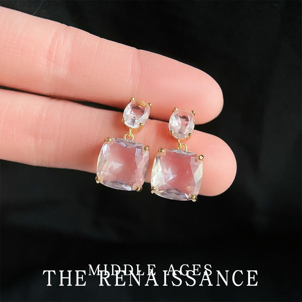 

Light luxury square zircon earrings, retro French court style stud earrings.