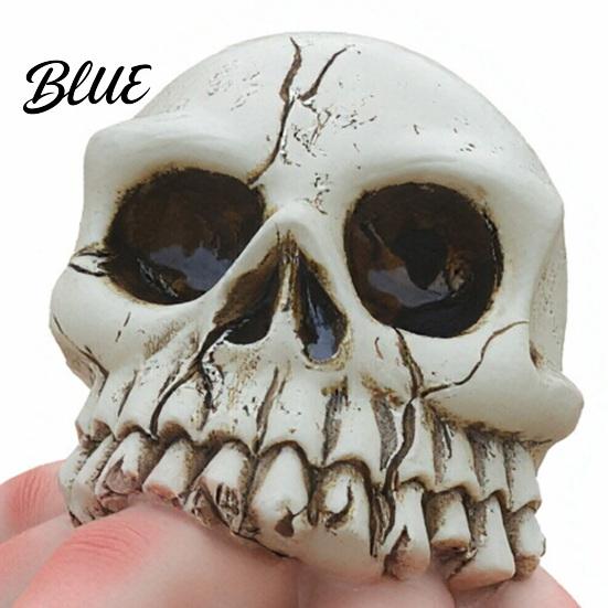 Halloween Skull Decoration Finger Ornament Resin Carving Decoration Lifelike Bone Texture Sculpture Scary Dark Hunting Style Figure for Outdoor