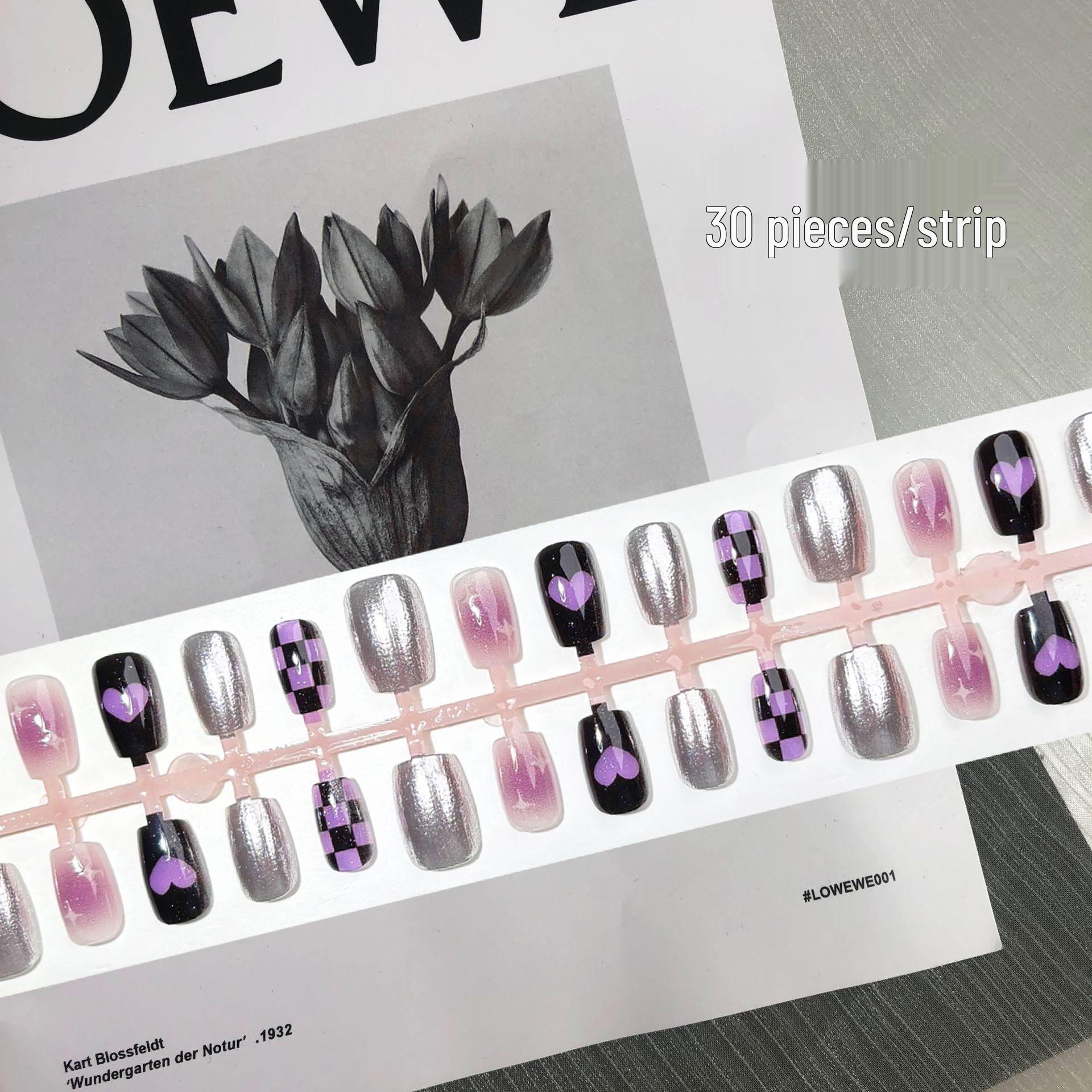 

Y2K Куроми Черно-фиолетовые накладные ногти: Сладкий, Крутой, Острый Девичий Стиль с Шахматным Узором и Серебристым Зеркальным Эффектом.