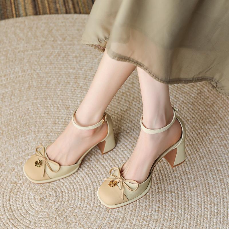 Sandały z plecionym przodem, mała klamra w kształcie kwiatka, gruba podeszwa, przód torebki, damskie letnie, na wysokim obcasie, buty Mary Jane