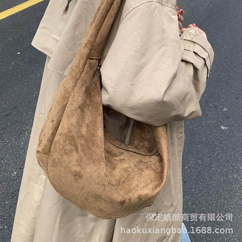 Retro Bag Women's 2025 New Popular Fashion Shoulder Bag High Sense Simple Large Capacity Commuter Dumpling Bag