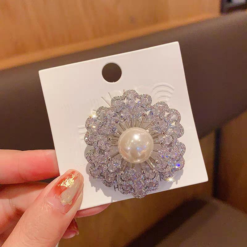 New luxury atmospheric brooch exquisite sparkling diamond pearl corsage high-end design pin