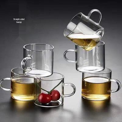 Tassen mit klarem Glasgriff