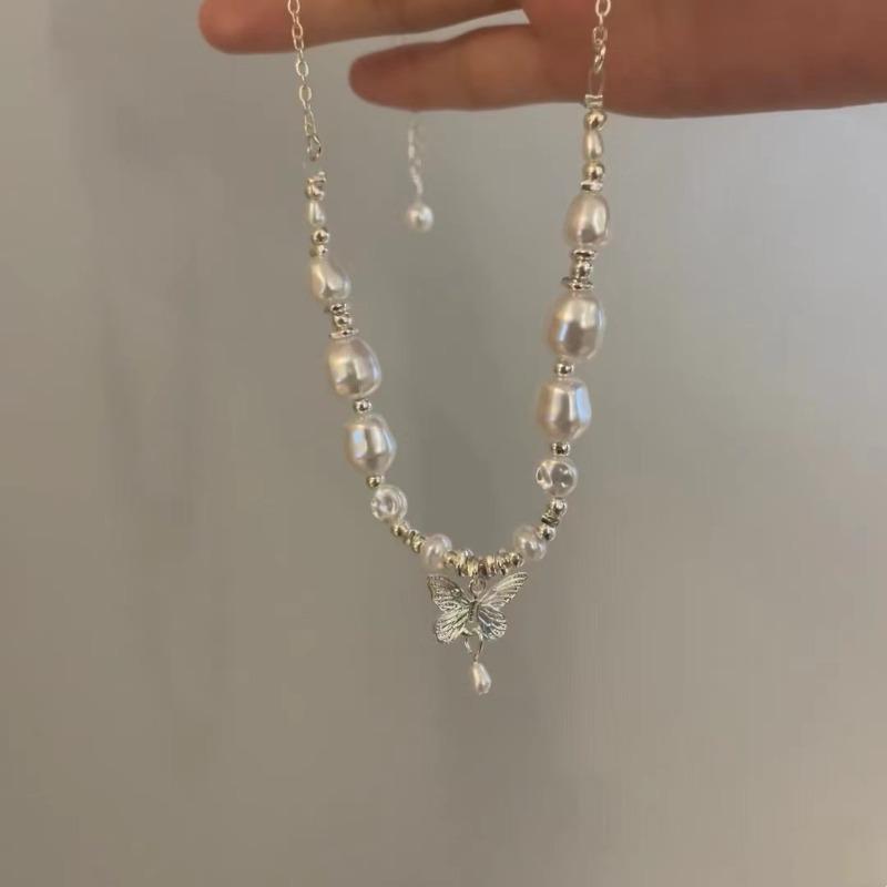 "Butterfly Dream Collection" New Irregular, Pearl Butterfly Necklace New Temperament Light Luxury Exquisite Collarbone Chain