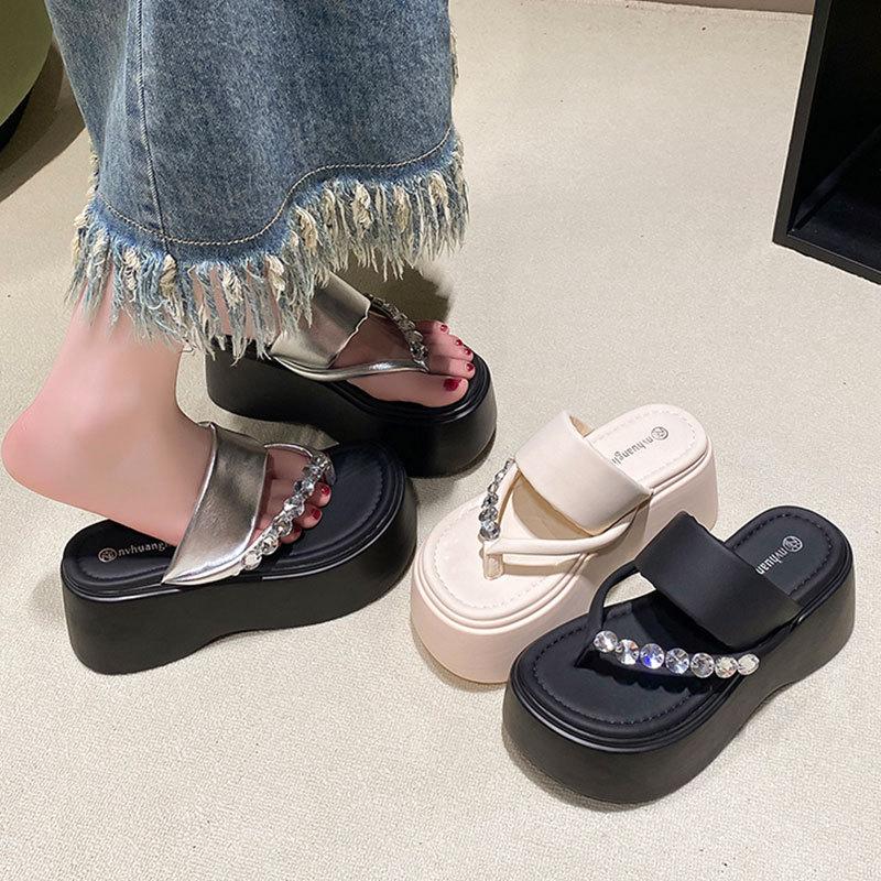 Silver heightened thick-bottomed beach cool slippers women's summer wear 2025 new fairy wind and water diamond pinch-on flip-flops