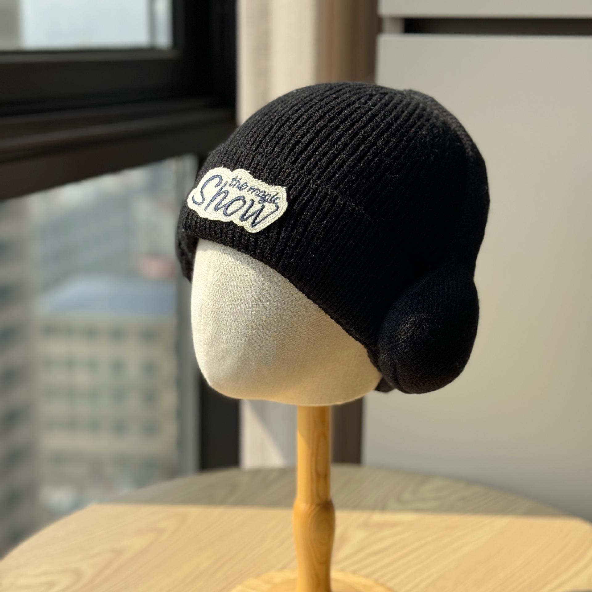 

New fashionable woolen hat for men and women, warm and versatile for autumn and winter, ear-protecting knitted hat that makes the face look smaller, Adult54-60Average Size чёрный