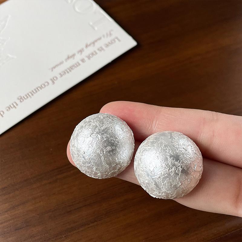 Round cotton pearl stud earrings minimalist fashion design earrings women's versatile temperament earrings