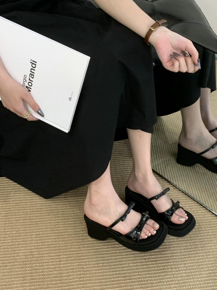 

Muffin bottom beautiful sandals 2025 summer new bow open-toed thick heel outer wear versatile with skirt sandals women 40