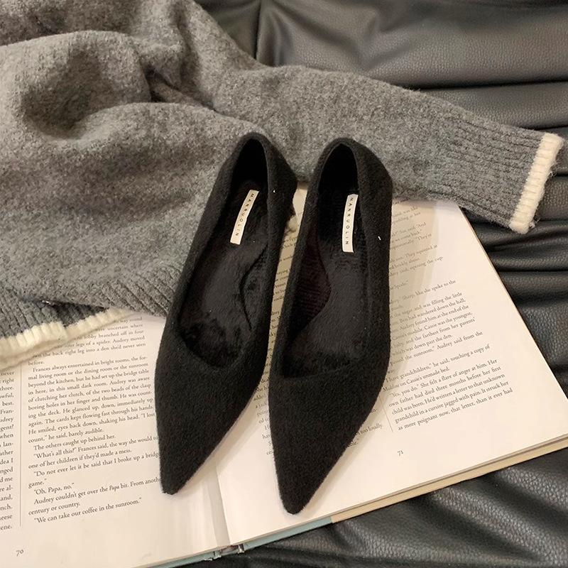 

French black high heels pointed single shoes women s shoes 2025 new autumn and winter outer wear velvet commuter temperament shoes 39 чёрный