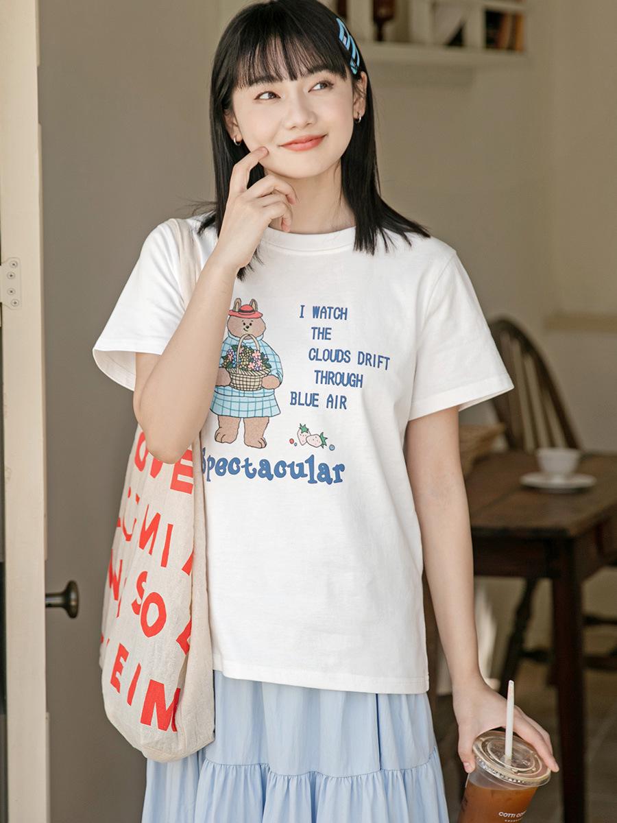 

Женская хлопковая футболка в японском стиле с милым принтом медведя — короткие рукава, прямые плечи, молодежный и модный дизайн Medium