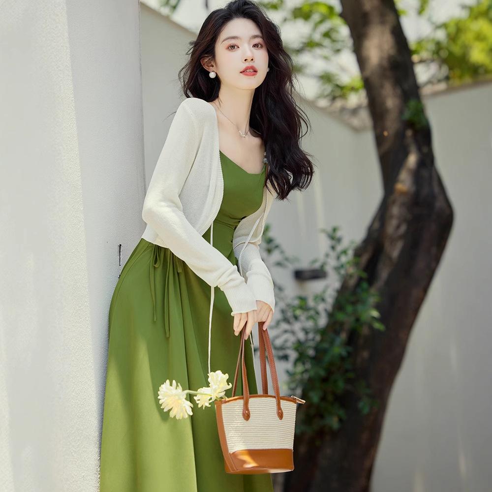 

2025 Spring/Summer Green Sling Dress – Elegant, High-End Vacation Wear for Women S