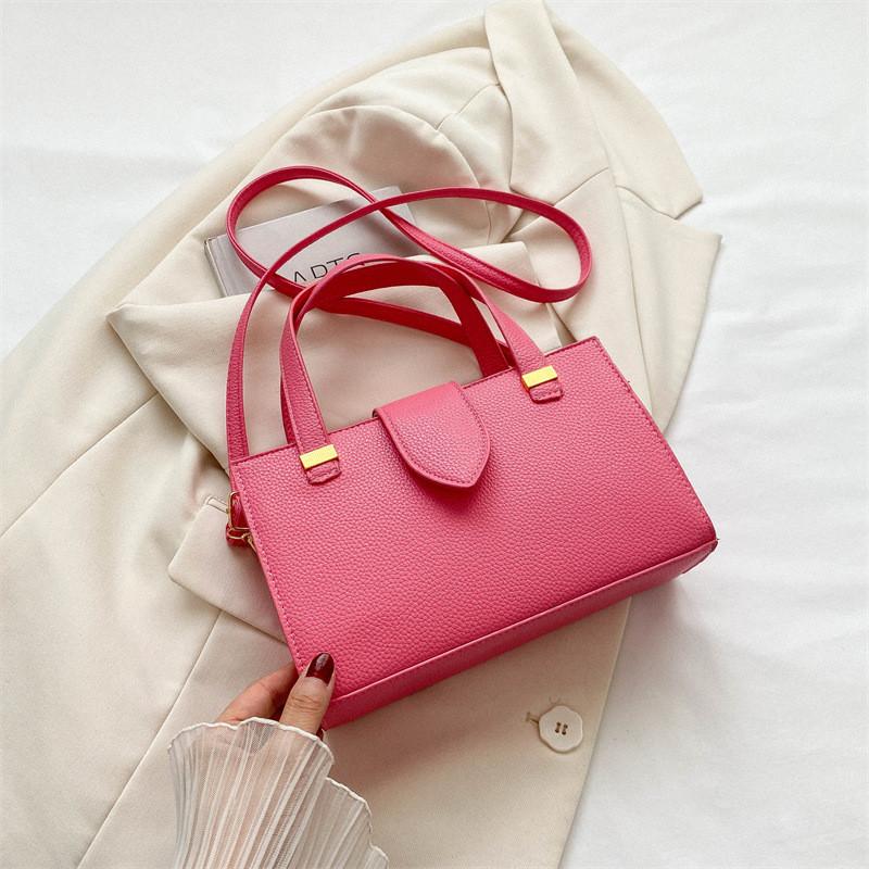 

Stylish Small Square Shoulder Bag With Vintage Charm And Trendy Design For Everyday Use троянди рожеві кольору