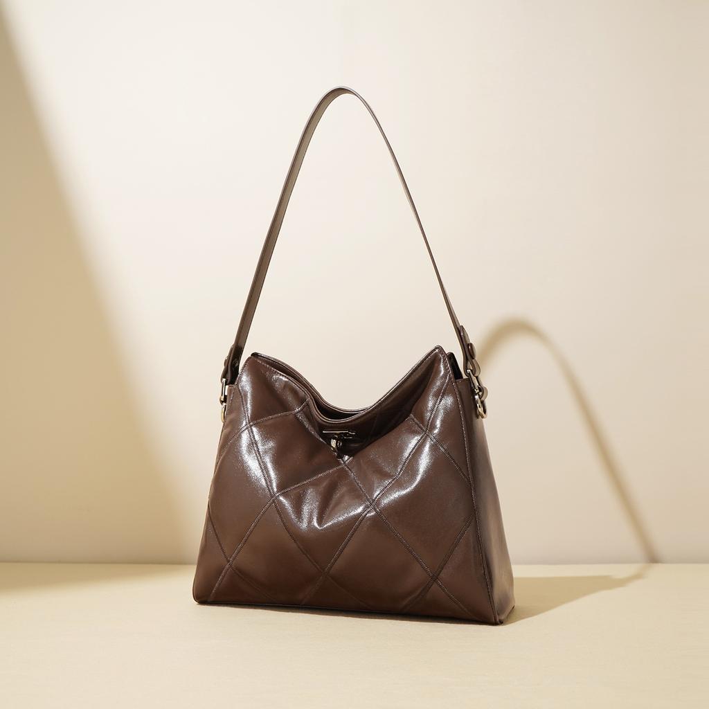 Early Autumn Single-shoulder Bag, Top-layer Leather Crossbody Bag for Women, Large Capacity, Versatile Commuting Bucket Bag