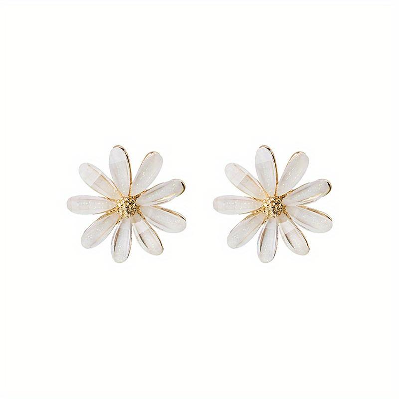 1 Pair of Elegant Daisy Earrings, White Flowers with A Gold Center, Shiny Effect Design, Preferred for Daily Wear