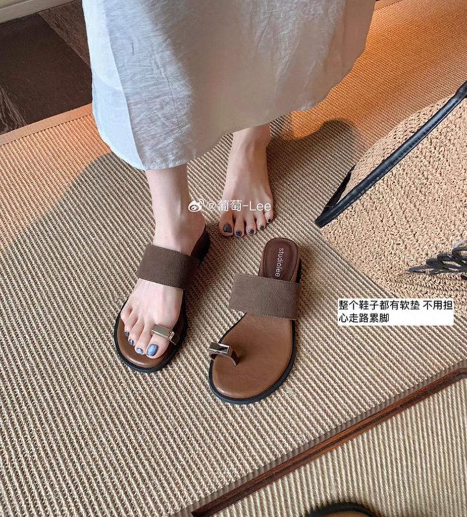 Grape Mother Studiolee Leather Version Increased Height by 4cm~ One-word Belt Outer Wear Cover Toe Herringbone Flat Bottom Toe Slippers