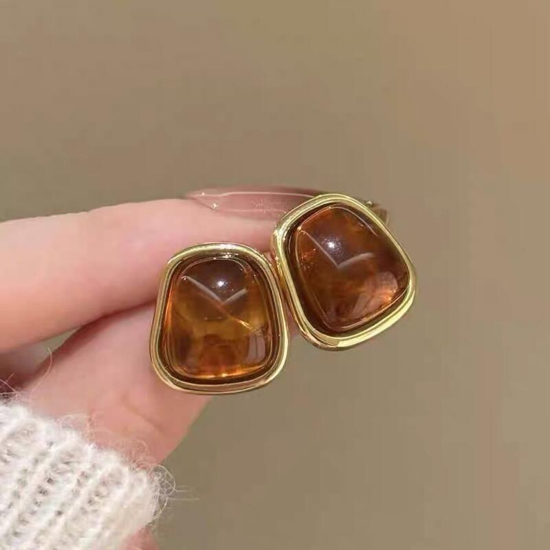 Retro Geometric Square Resin Stud Earrings for Women Girls French Style Elegant Temperament Earrings Charm Jewelry Accessories