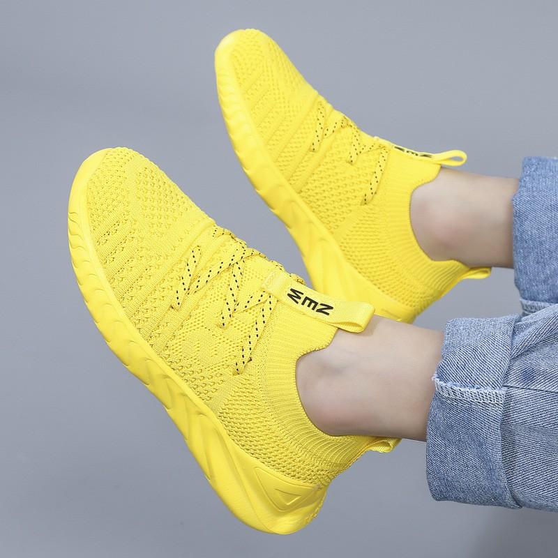 Lightweight Flyknit Kids Running Shoes Boys Girls Breathable Slip-On Sport Sneakers With Reflective Detail
