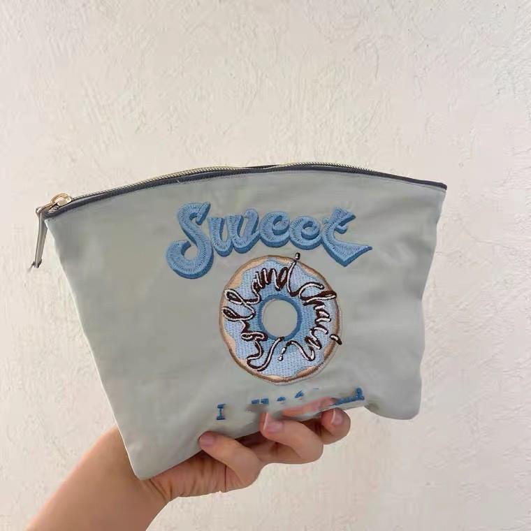 

Экологичная водонепроницаемая женская косметичка в японском стиле с милой мультяшной вышивкой Vertical