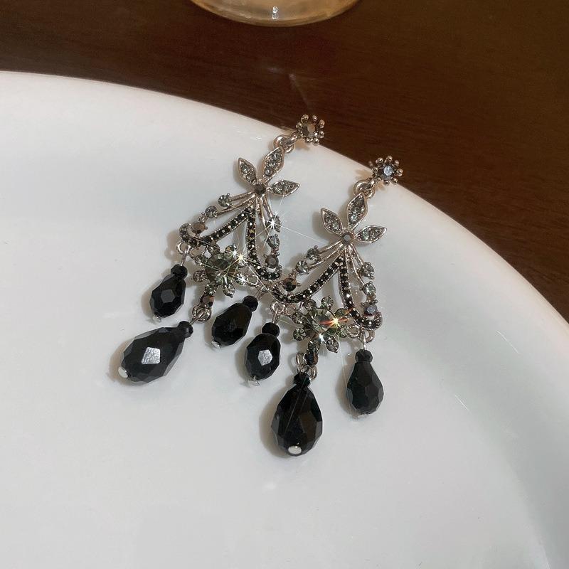 Retro Court Style Silver Needle Zircon Flower Fringed Earrings Light Luxury High-end Stud Earrings Simple Fashion Temperament Earrings