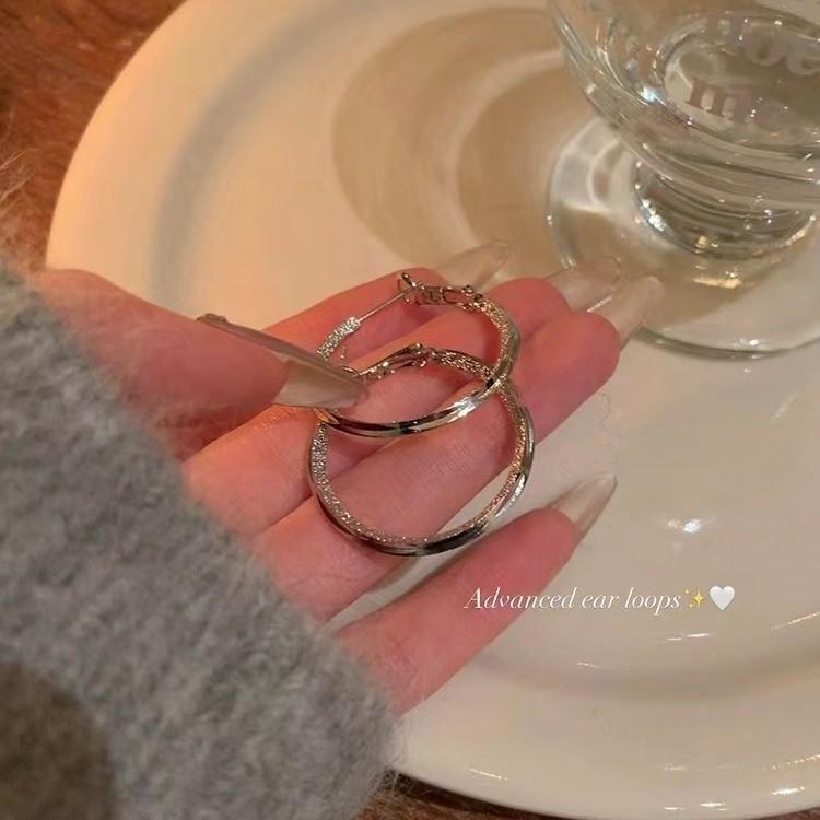 

Трендовые серьги в стиле ретро 2025 года класса люкс: Дизайн осень/зима