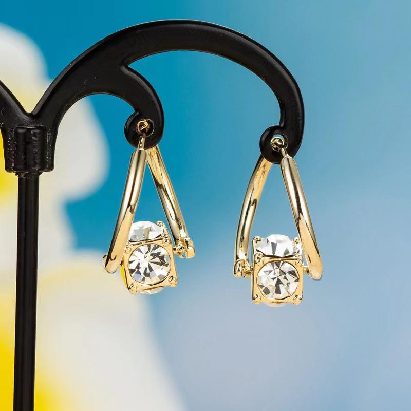 Light Luxury Niche Design, High-end Earrings, Small and Exquisite, Rotatable Zircon Ear Buckle, Women's Versatile Earrings