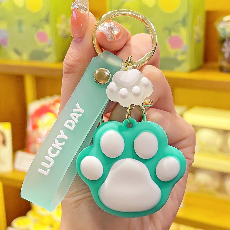 Cartoon Cat Paw Keychain: Cute Healing Style Cat Figurine Pendant for Backpacks