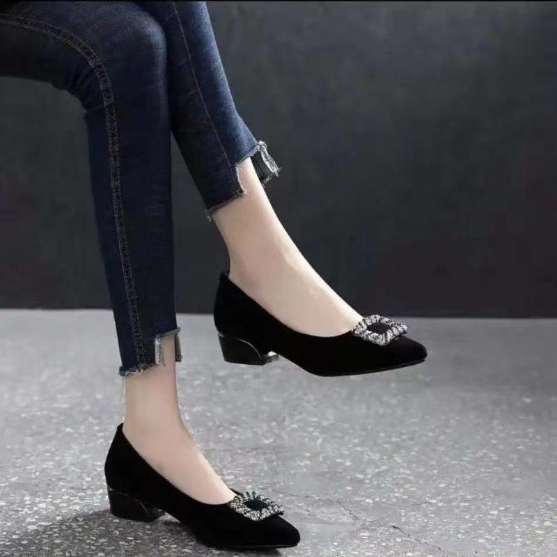 Dámské boty na nízkém podpatku Elegantní dámské kancelářské boty Špičaté boty Dámské sandály