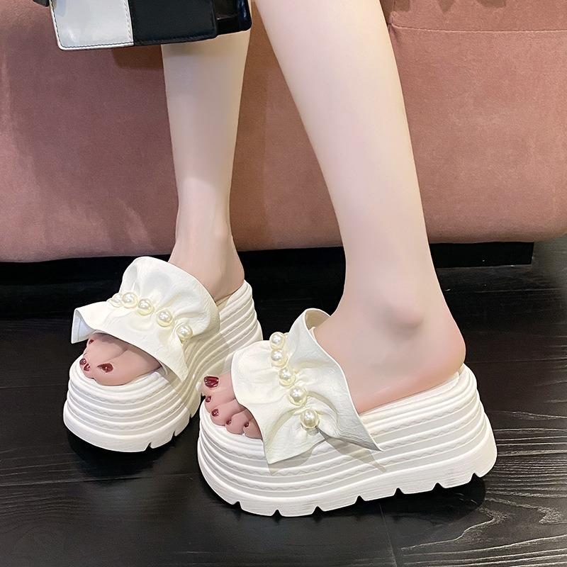 Fairy wind pearl thick-soled cool slippers women summer wear ins tide 2025 new fashion flat beach shoes