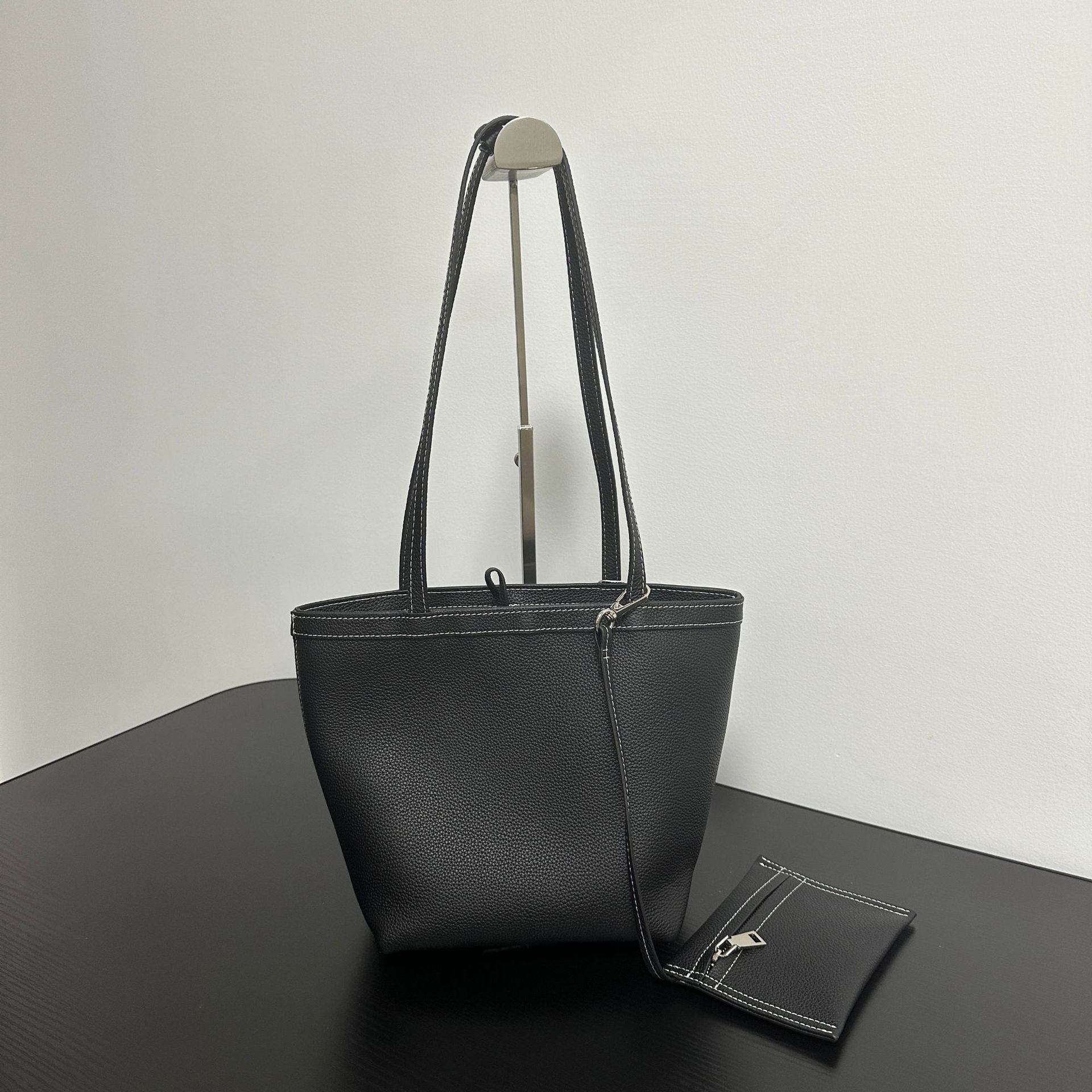 

Top-layer Cowhide Large-capacity New Fashion Simple Casual Retro Multi-pocket Through Soft Under Single Leather Handbag 19 em 14 -em 23cm Small Size чёрный